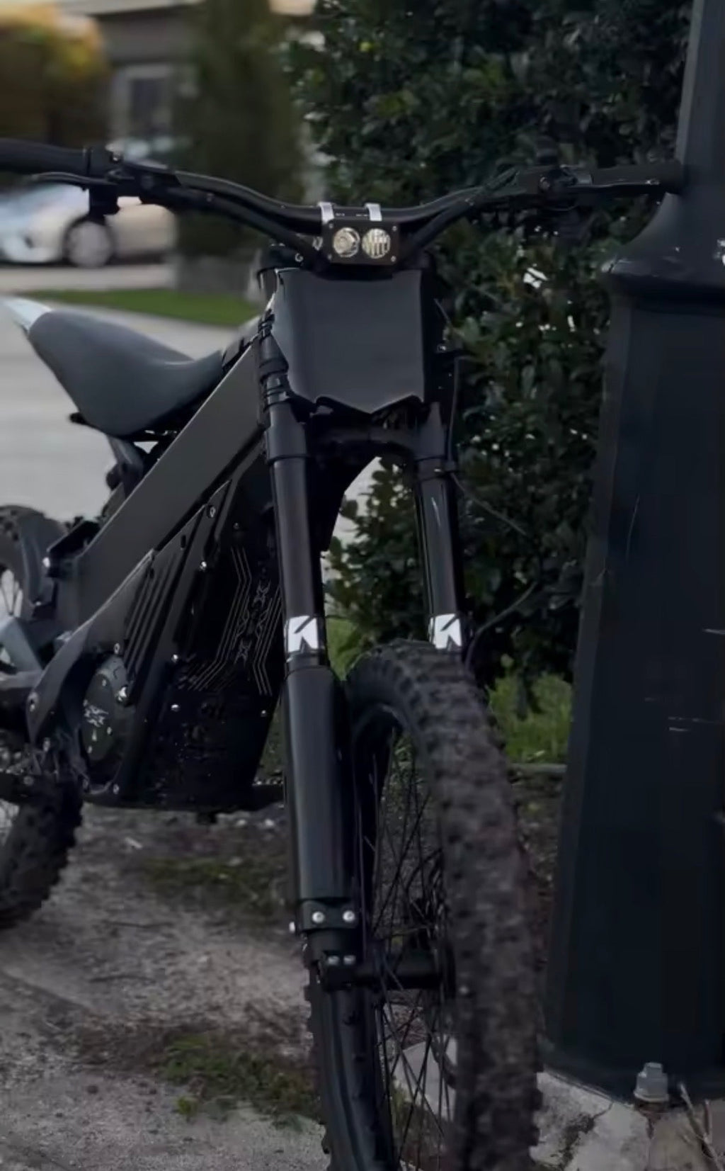 Glossy “Motocutz” Plate