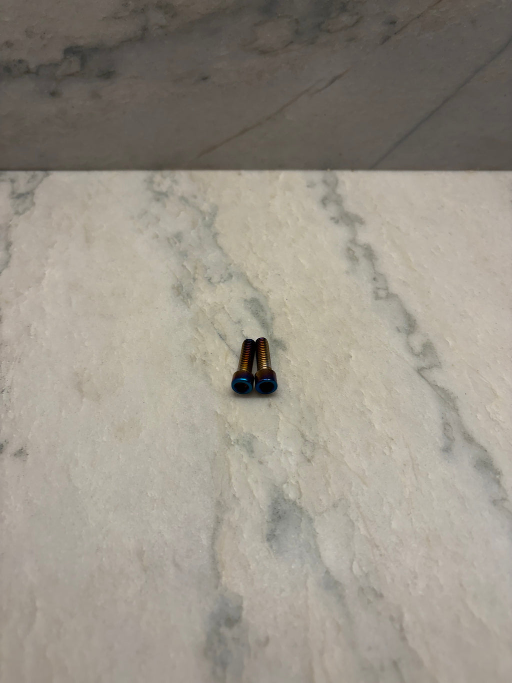 Top shock clamp bolts(2x)